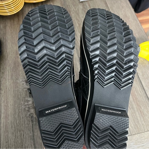 Black fur sorel boots - Picture 5 of 5